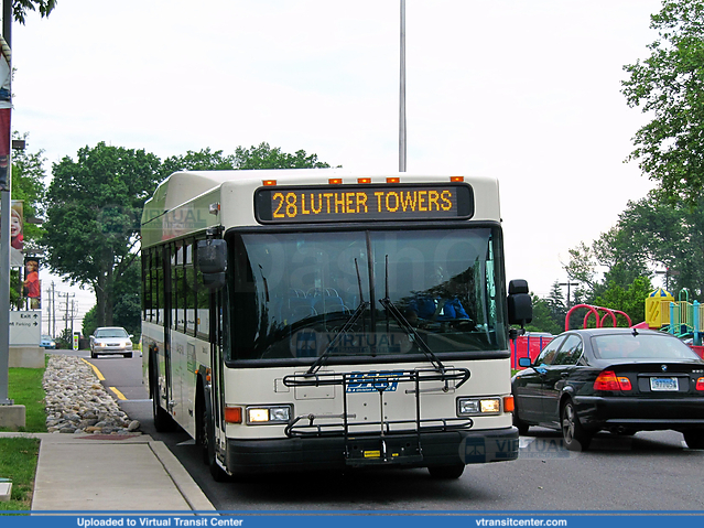 Delaware Area Regional Transit 153 on route 28
28 to Rodney Square
Gillig Low Floor
Nemours Health Clinic, North Dupont Boulevard, Milford, DE
June 5th, 2017
Keywords: DART First State;Gillig Low Floor