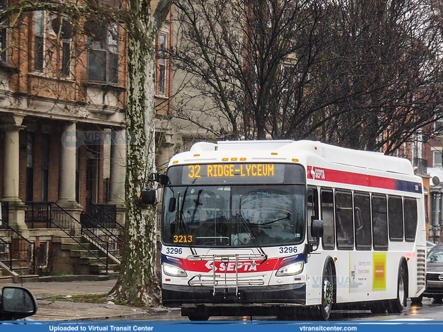 SEPTA 3296 on route 32
Route 32 to Ridge-Lyceum
New Flyer XDE40 "Xcelsior"
33rd Street and Dauphin Street, Philadelphia, PA, USA
Keywords: SEPTA;New Flyer XDE40;Xcelsior