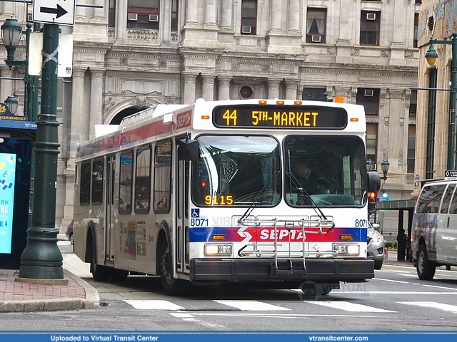 SEPTA 8071 on route 44
Photo taken at 13th and Market Streets
4/1/17
Keywords: New;Flyer;D40LF