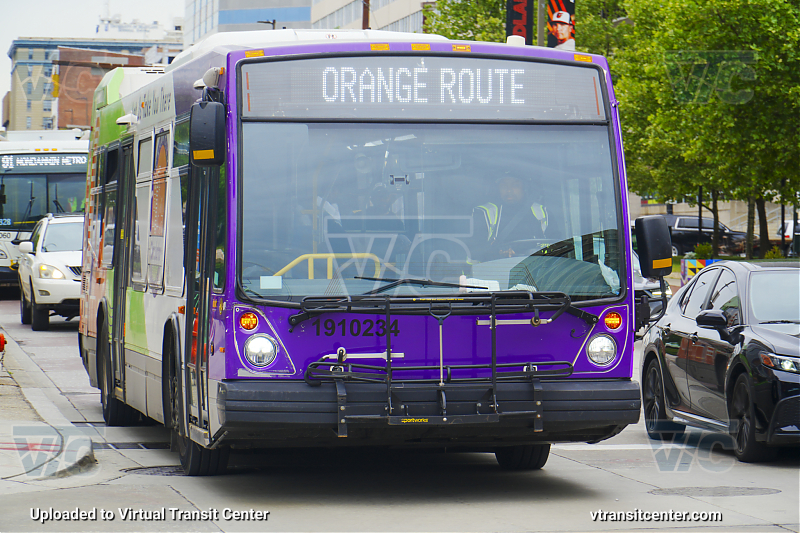 Charm City Circulator 1910234 on the Orange Route
Orange Route
NovaBUS Low Floor Series
Keywords: Charm City Circulator;Baltimore City;NovaBUS Low Floor Series;NovaBUS LFS