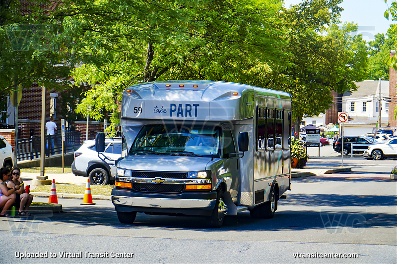 PART 59
Transporting people around in the heat
Keywords: Take Part;Chevrolet 3200