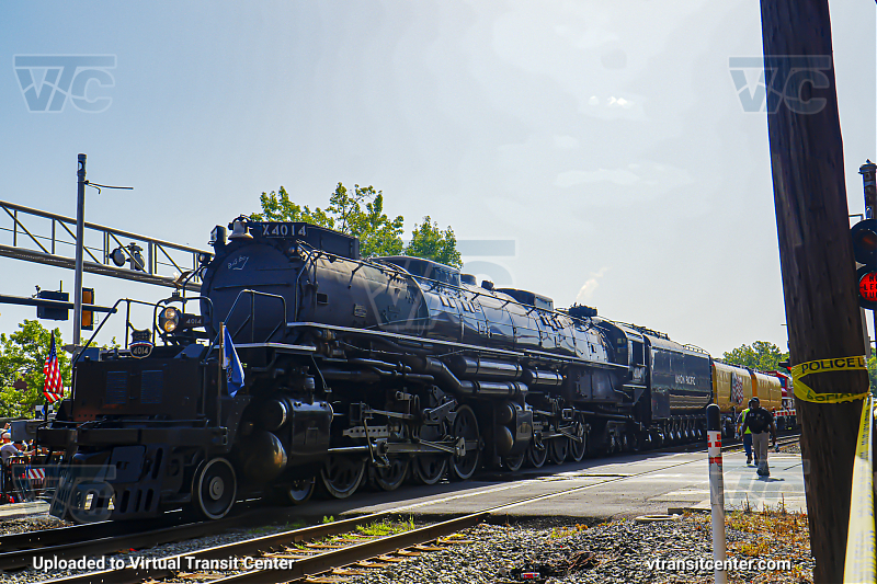 Union Pacific "Big Boy" 4014
The world's largest operating Steam Engine, known as Big Boy, Operating through Pottstown, PA, with hundreds of enthusiasts cheering it on!
Keywords: UP Big Boy;Union Pacific Big Boy;Union Pacific;Steam Engine;Locomotive;Pottstown