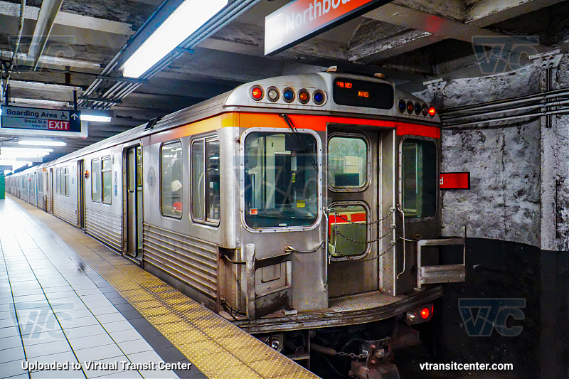 SEPTA Metro Broad Street/B-IV 689 on B1 Local Northbound
SEPTA Metro B1 Northbound to Fern Rock Transit Center
Kawasaki B-IV
Keywords: SEPTA Metro;Broad Street Line