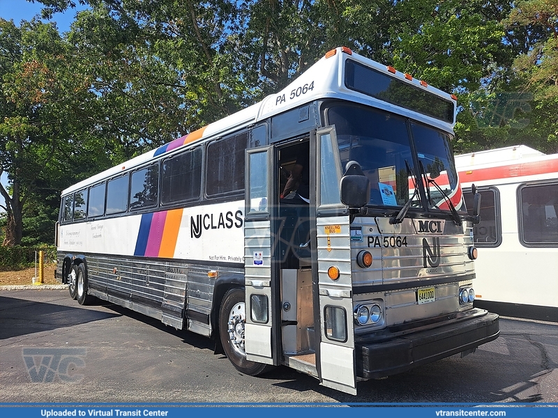 NJ Transit PA 5064
Not In Service
MCI MC-9A
September 14th, 2024
Keywords: NJTBus;MC9