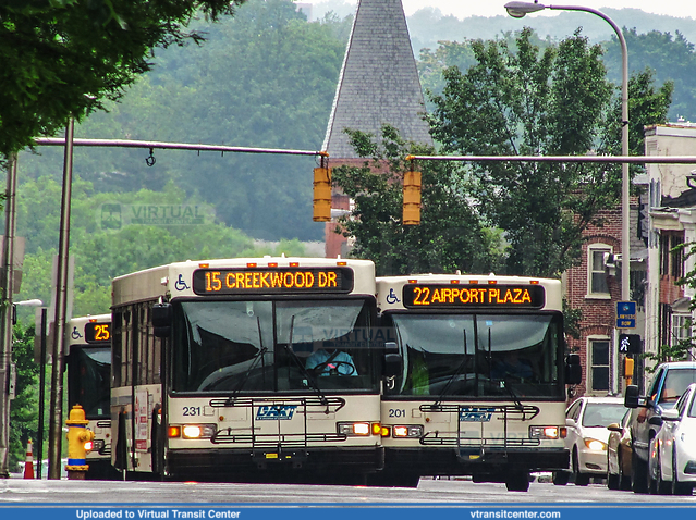 Delaware Area Regional Transit 201 and 231
Gillig Low Floor
10th and King Streets, Wilmington, DE
June 5th, 2017
Keywords: DART First State;Gillig Low Floor