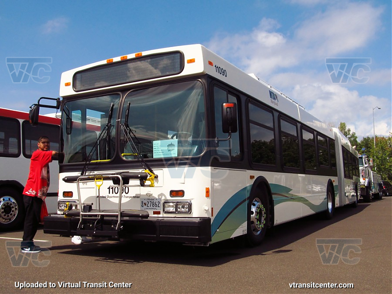 MTA Maryland 11090
SEPTA Roadeo 2011

My buddy Javier leaning on the bus, RIP...
Keywords: MTA Maryland;New Flyer DE60LF;Articulated Bus;11090