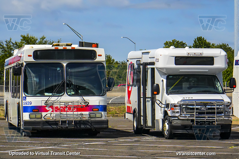 SEPTA GO 4723 and Ex-SEPTA 5939
At the 2026 SEPTA Bus and Maintenance Roadeo!
Keywords: SEPTA Roadeo 2026;SEPTA GO;Ford E450