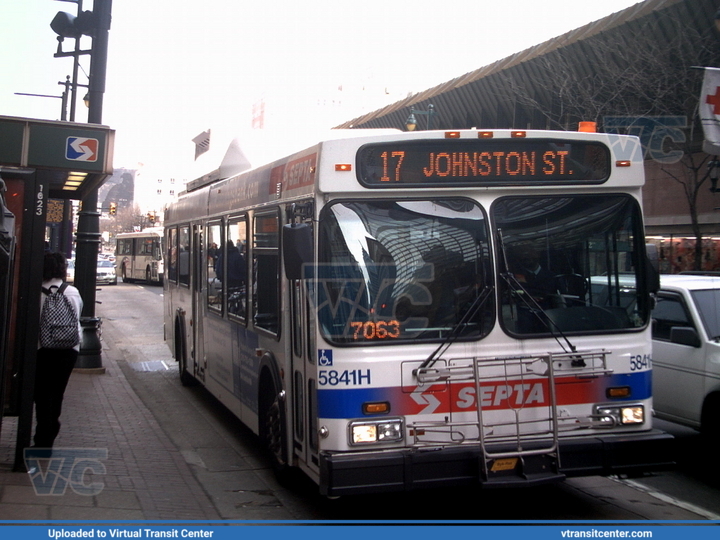 SEPTA 5841H on Route 17
Route 17 to 20th Street and Johnston St
New Flyer DE40LF
January 11th 2011
Keywords: SEPTADE40LF1st