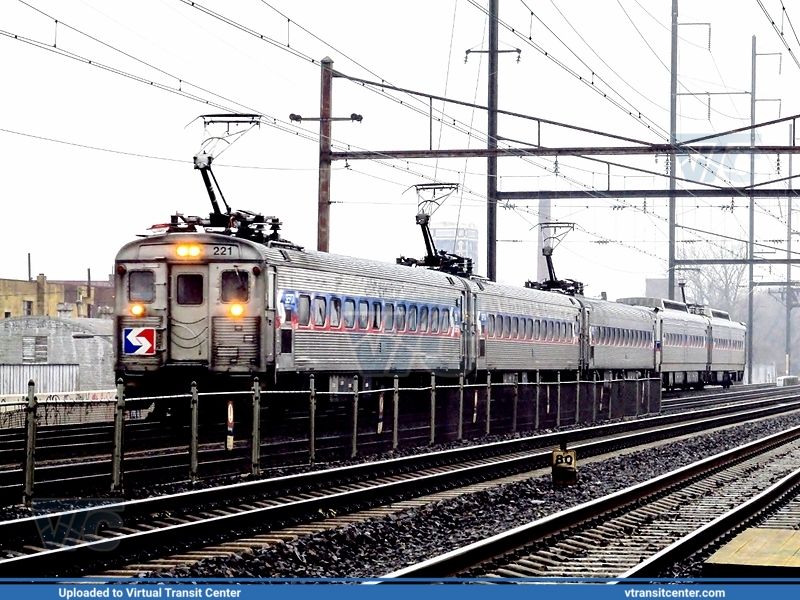 SEPTA Silverliner III 221
Trenton Line
St. Louis Car Co. Silverliner III
Approaching Bridesburg Station, Philadelphia, PA
January 12th, 2012
