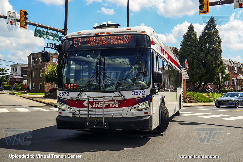 SEPTA 3572 on Route 57
Route 57 to Fern Rock Transit Center via Front-Godfrey
Keywords: SEPTA Bus;New Flyer XDE40