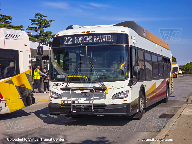 MTA Maryland BaltimoreLink 25037 on LocalLink 22
22 to Hopkins Bayview
New Flyer XDE40

