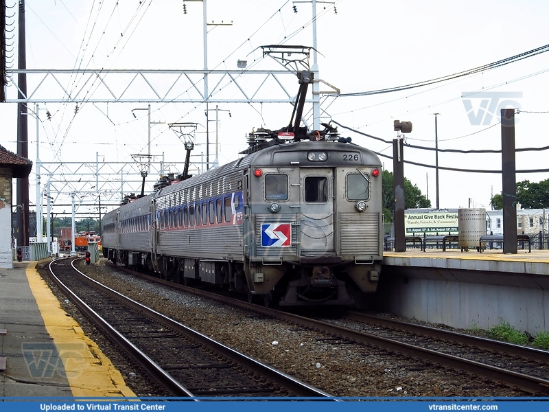 SEPTA Silverliner III 226 trailing a West Trenton Train
R3 West Trenton
St. Louis Car. Co Silverliner III
July 24th 2012
Keywords: SEPTA;StLouis