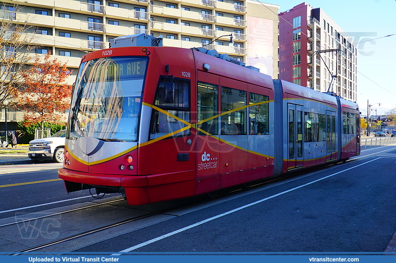 DC Streetcar 102 Eastbound
DC Streetcar
Inekon Trams LRV
H Street at 14 Street, Washington D.C.
Keywords: Inekon Trams;DCStreetcar