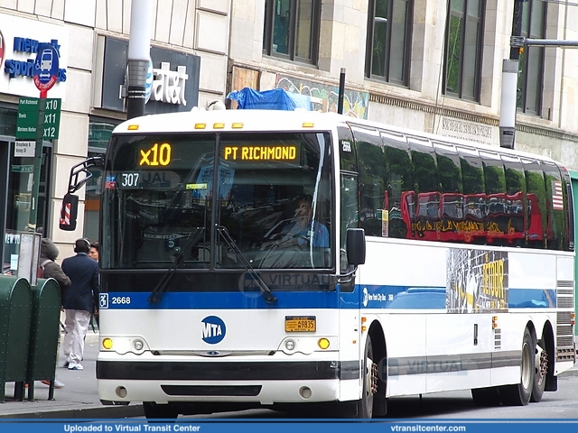 MTA New York City 2668 NIS
On Park Avenue
5/24/17
Keywords: Prevost;X345;Express Bus