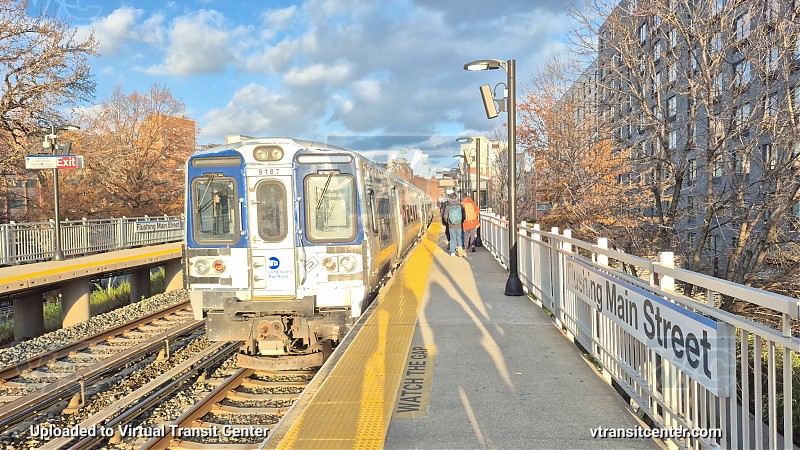 LIRR M9 Holiday Train
LIRR M9 Holiday Train
