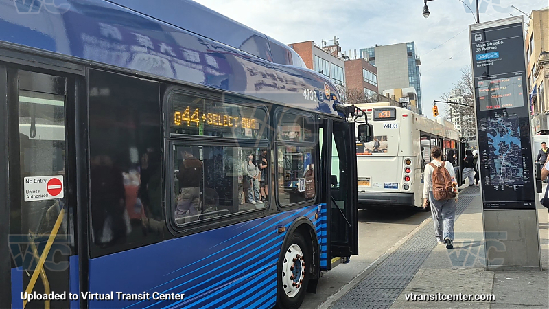 2012 NFI XD60 #4733 on the Q44-SBS
2012 NFI XD60 #4733 on the Q44-SBS
