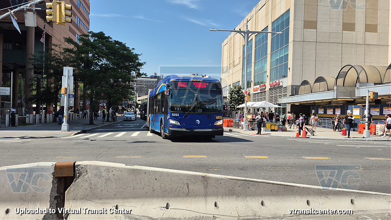 MTA New York City 5392 on the Q115
2015 NFI XD60 #5392 on the Q115
