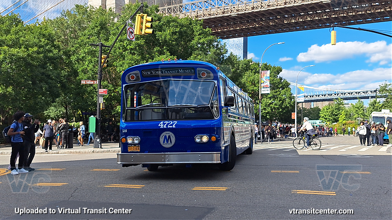4727 at New York Transit Museum's Bus Festival
4727 at New York Transit Museum's Bus Festival
