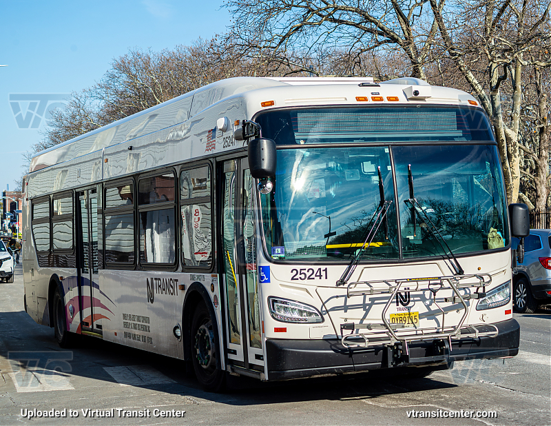 NJ Transit 25241 On Route 81L
Route 81L Bayonne Local
Keywords: NJT Bus;NJ Transit;New Flyer XD40