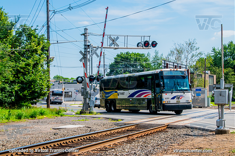 NJ Transit 8291 on Route 165T
8291 on the 165T heading towards Westwood
