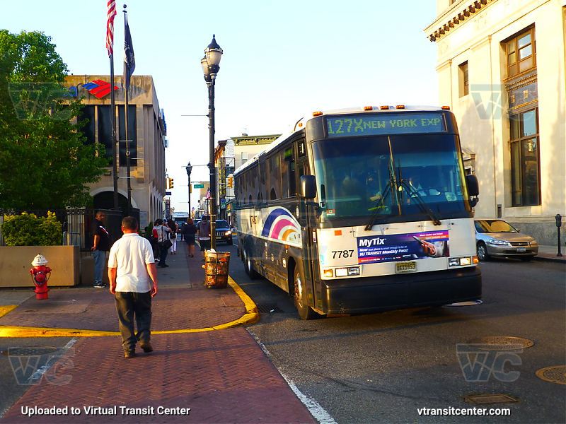 NJ Transit 7787 on Route 127X
D4000 7787 on Route 127X New York Express to the PABT
