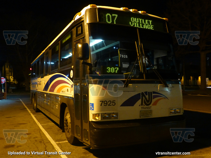 NJ Transit 7925 
D4000 7925 on the 160 line on layover 
