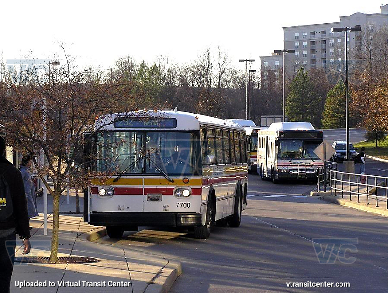 Fairfax Connector 7700 on Route 232
Route 232 to Fraconia-Springfield Metro
November 24th 2006
