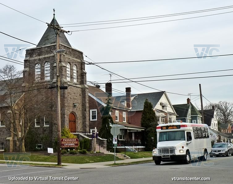 SEPTA 2081 on route 205
March 16th 2012
Keywords: SEPTA Bus;Freightliner
