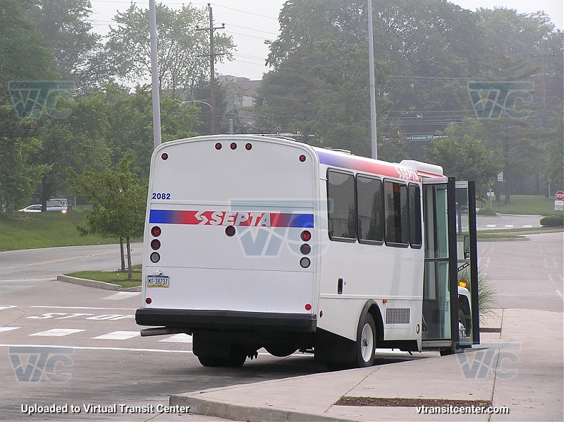 SEPTA 2082 on route 90
May 26th 2006
Keywords: SEPTA Bus;Freightliner