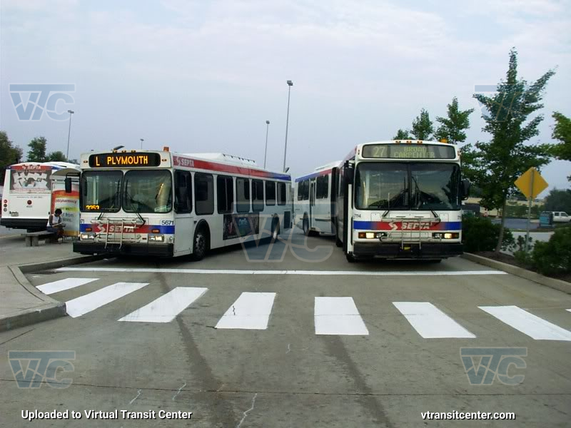 SEPTA 5671 and 7114
Buses meet at Plymouth Meeting Mall
Keywords: SEPTA Bus;Eldorado;SEPTA Bus;Neoplan AN460;SEPTA Bus;New Flyer D40LF