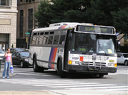 NJT_3723_-_JFK_-_Broad_-_9-25-05.jpg