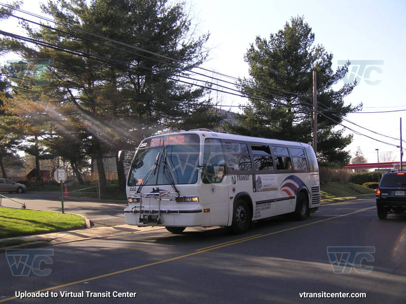 NJ Transit 2532 on Route 608
Route 608 to Hamilton Station
March 31st 2009
Keywords: NJTBus;RTS30