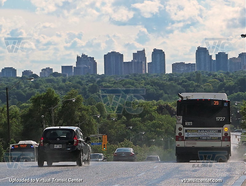 Toronto Transit Commission 1727 on Route 39
Rear view
Into the Toronto skyline
Keywords: TTC Bus;Orion VII NG