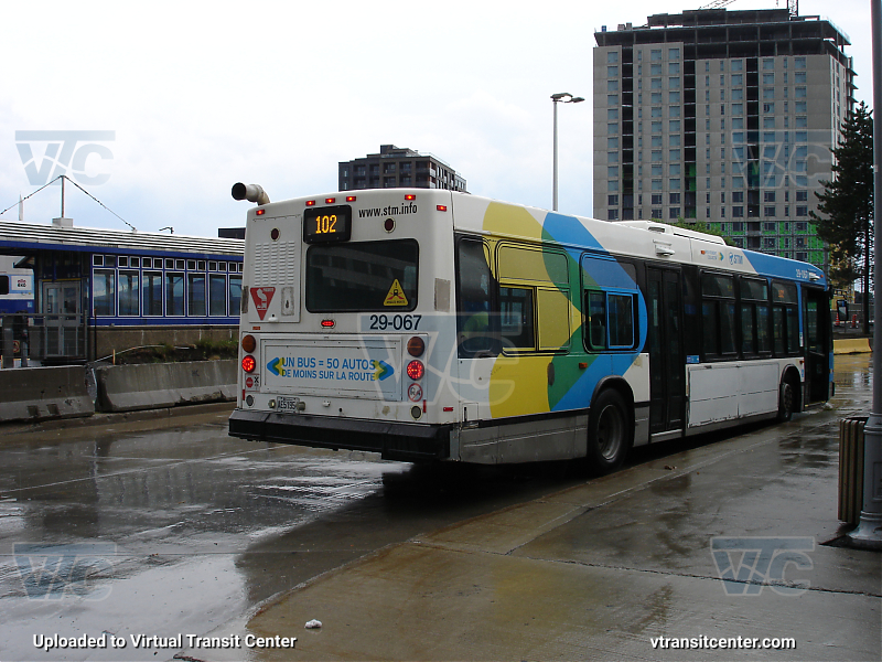 STM Montreal 2009 2ed gen Nova LFS
29-067 waiting for passengers on the 102 at Vendome metro
One of the last 2ed gens ordered by Montreal, at the same time as some of the first 3rd gens, this is now one of the oldest series of buses in the fleet..
